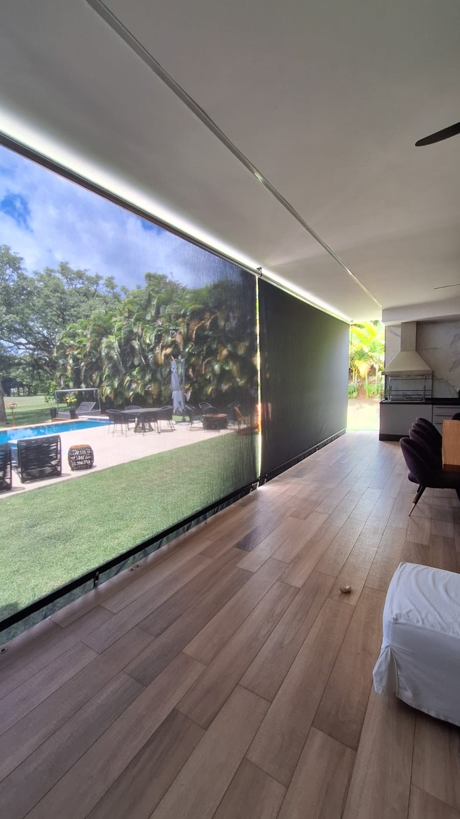 Cortina externa tipo blackout para privacidade — Nova Odessa